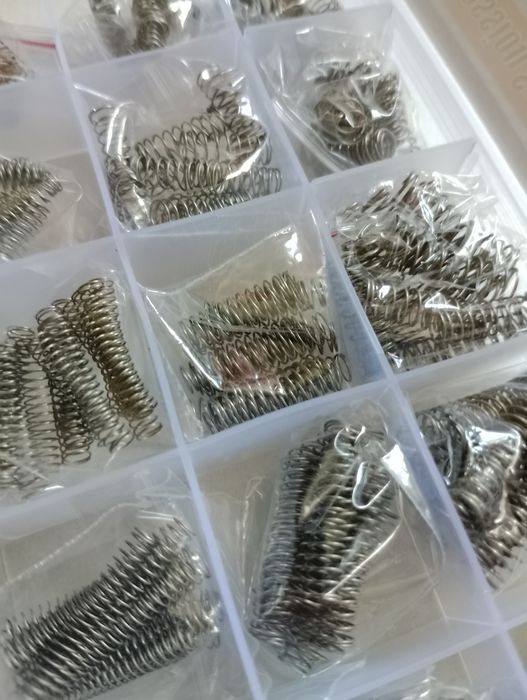 Набор пружин для ремонта.