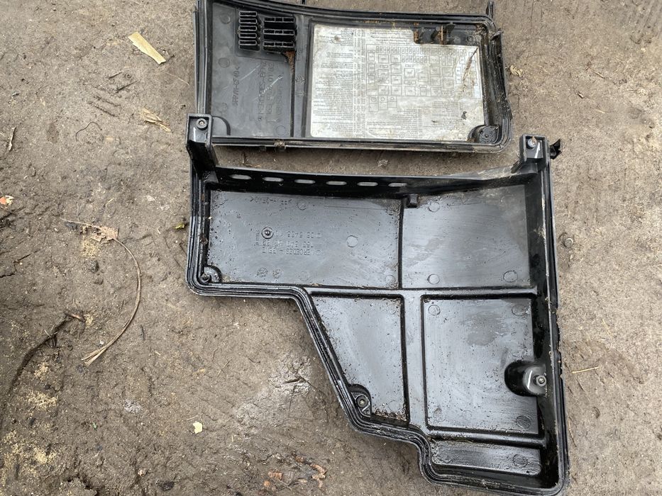 A1635400182 Кришка блоку запобіжників Mercedes ML163