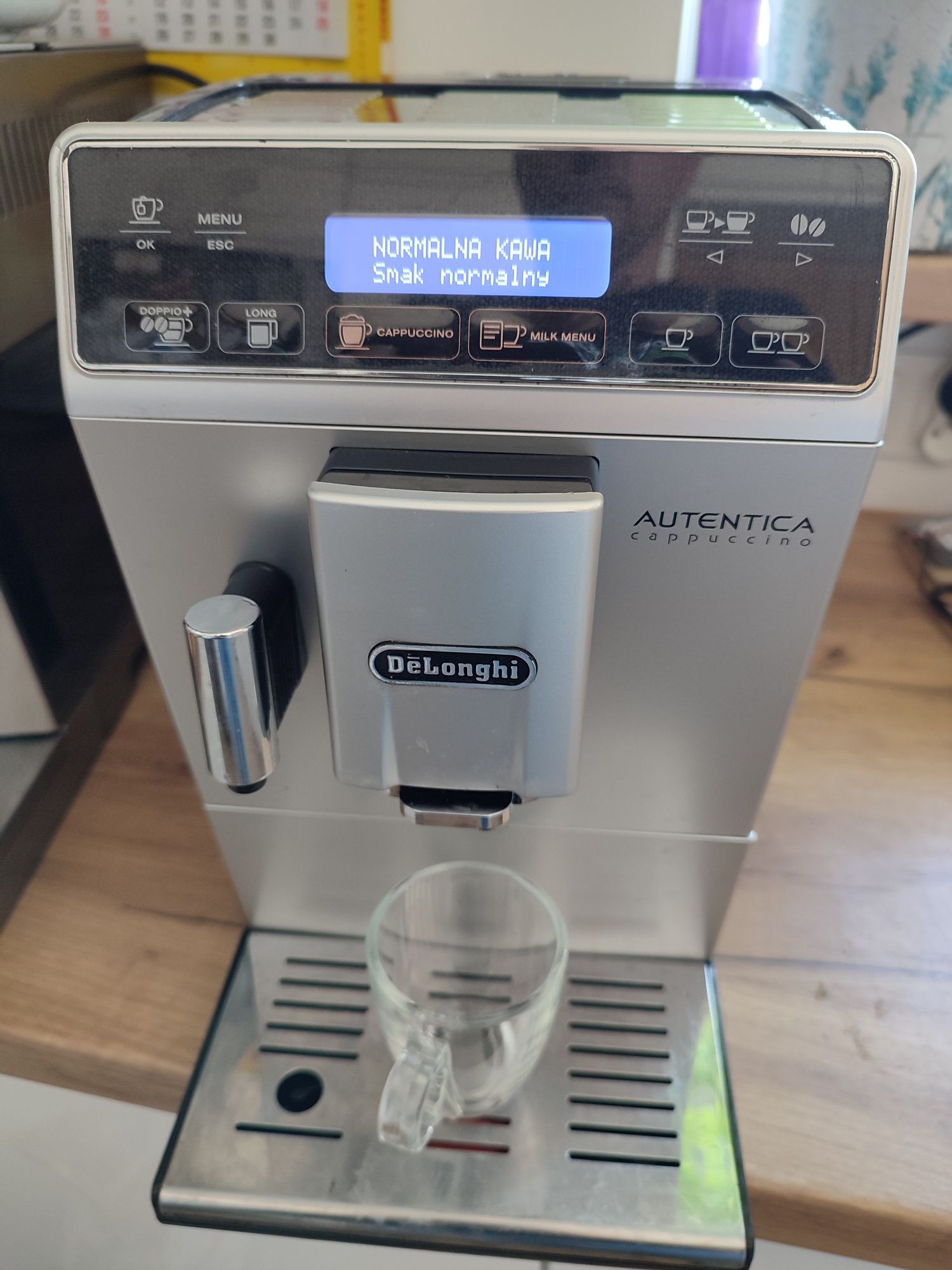 Eksres DeLonghi Autentica Cappuccino Etam29660 z pojemnikiem na mleko