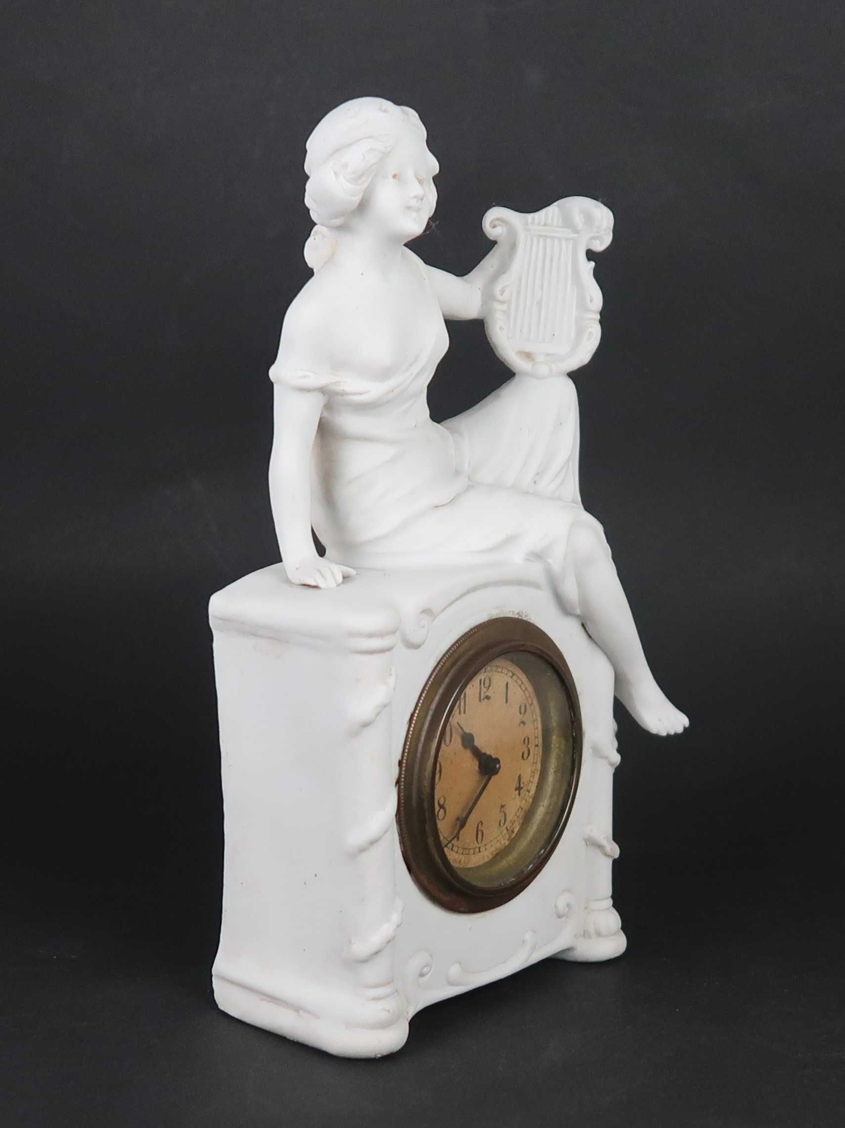 Escultura em biscuit com Relógio de Mesa Séc. XIX/XX