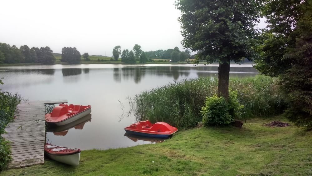 Domek nad jeziorem ,kajak, łodka, rower