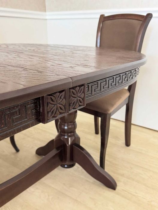 Комплект обеденный стол и стулья. Кухонний стіл та стільці.