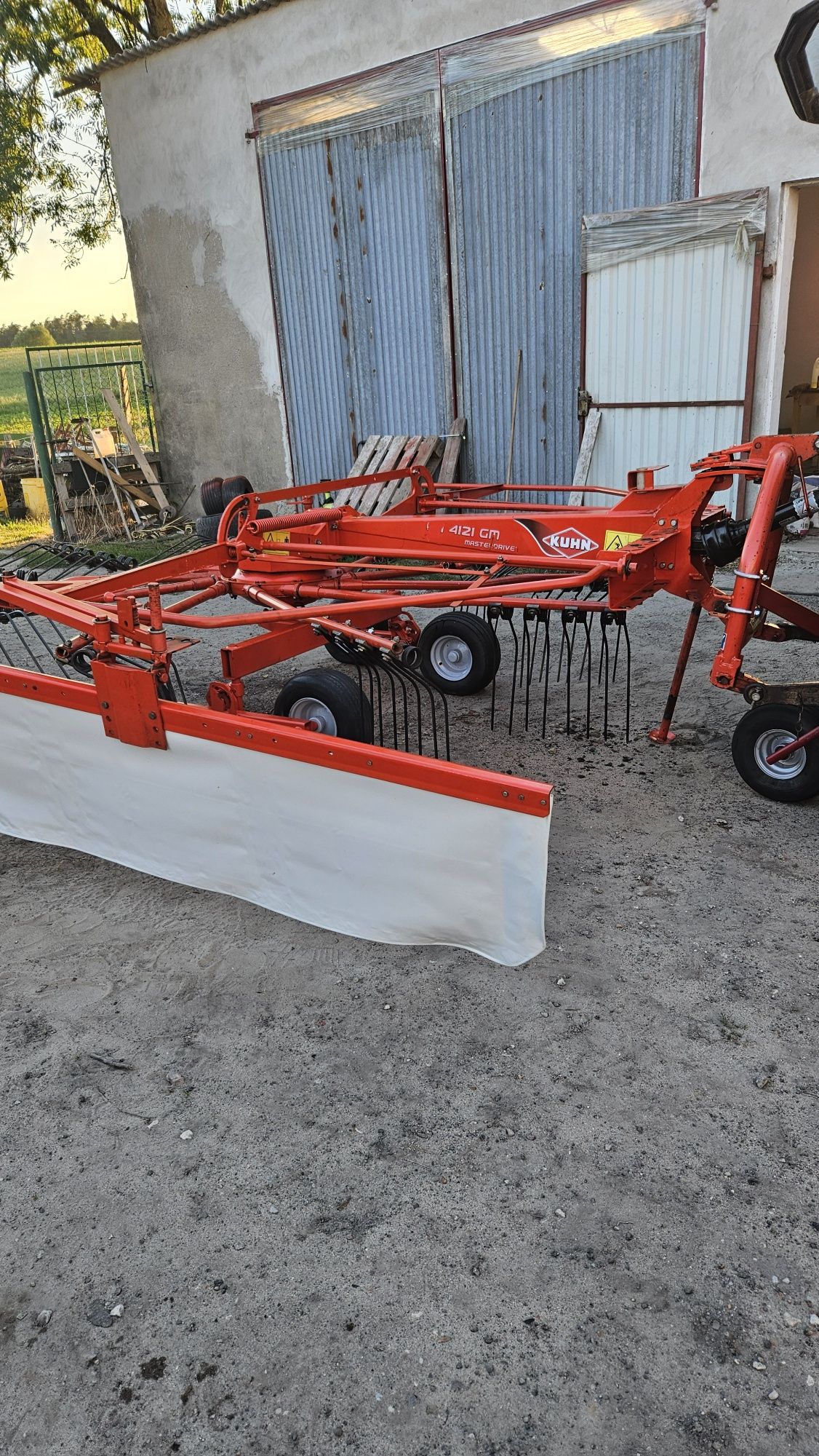 Zgrabiarka Kuhn Ga 4121 GM rezerwacja