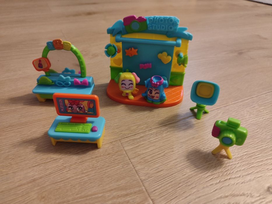 Zestaw figurek Moji Pops I like Photo plus 3 scenki stan IDEALNY