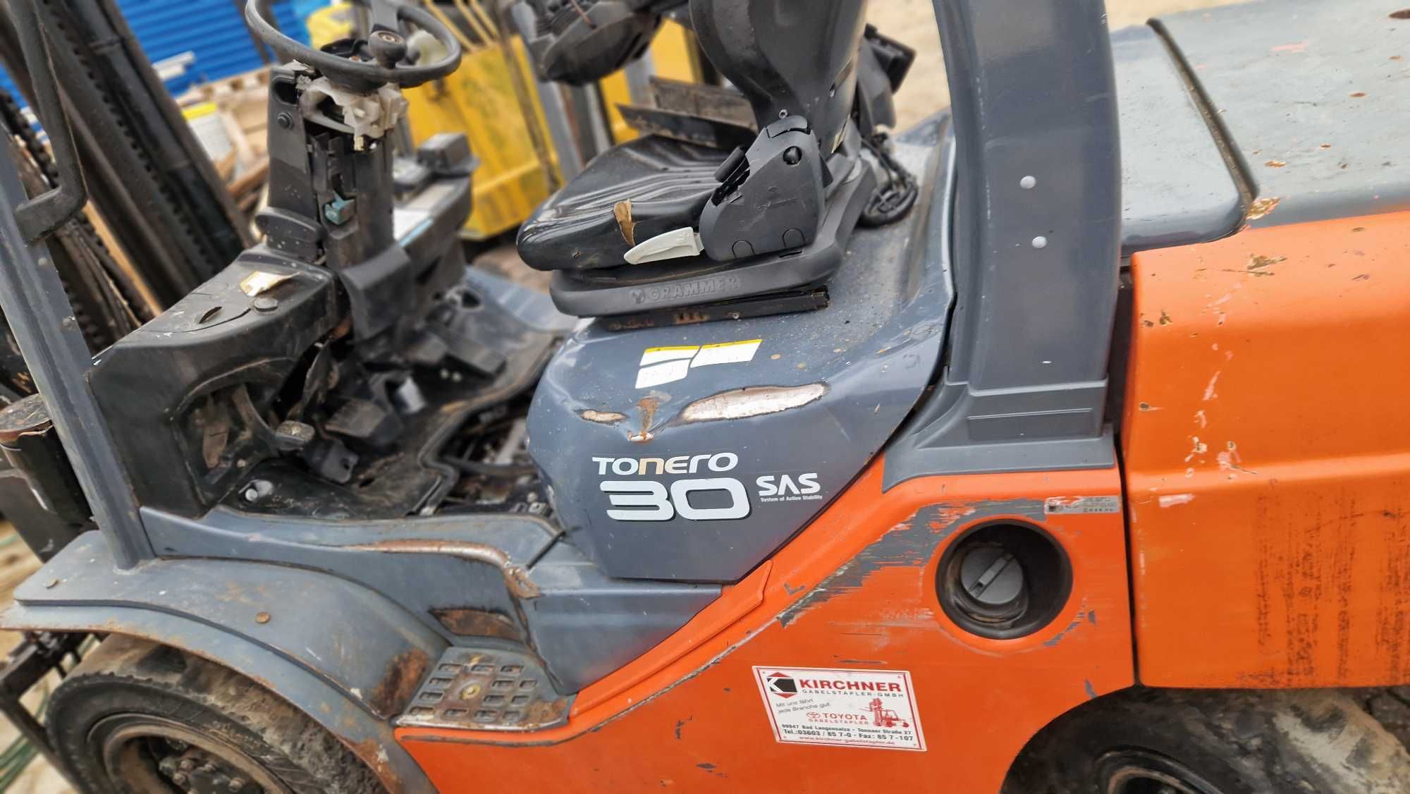 wózek widłowy Toyota 02-8FDF30 13r części skrzynia maszt most koła