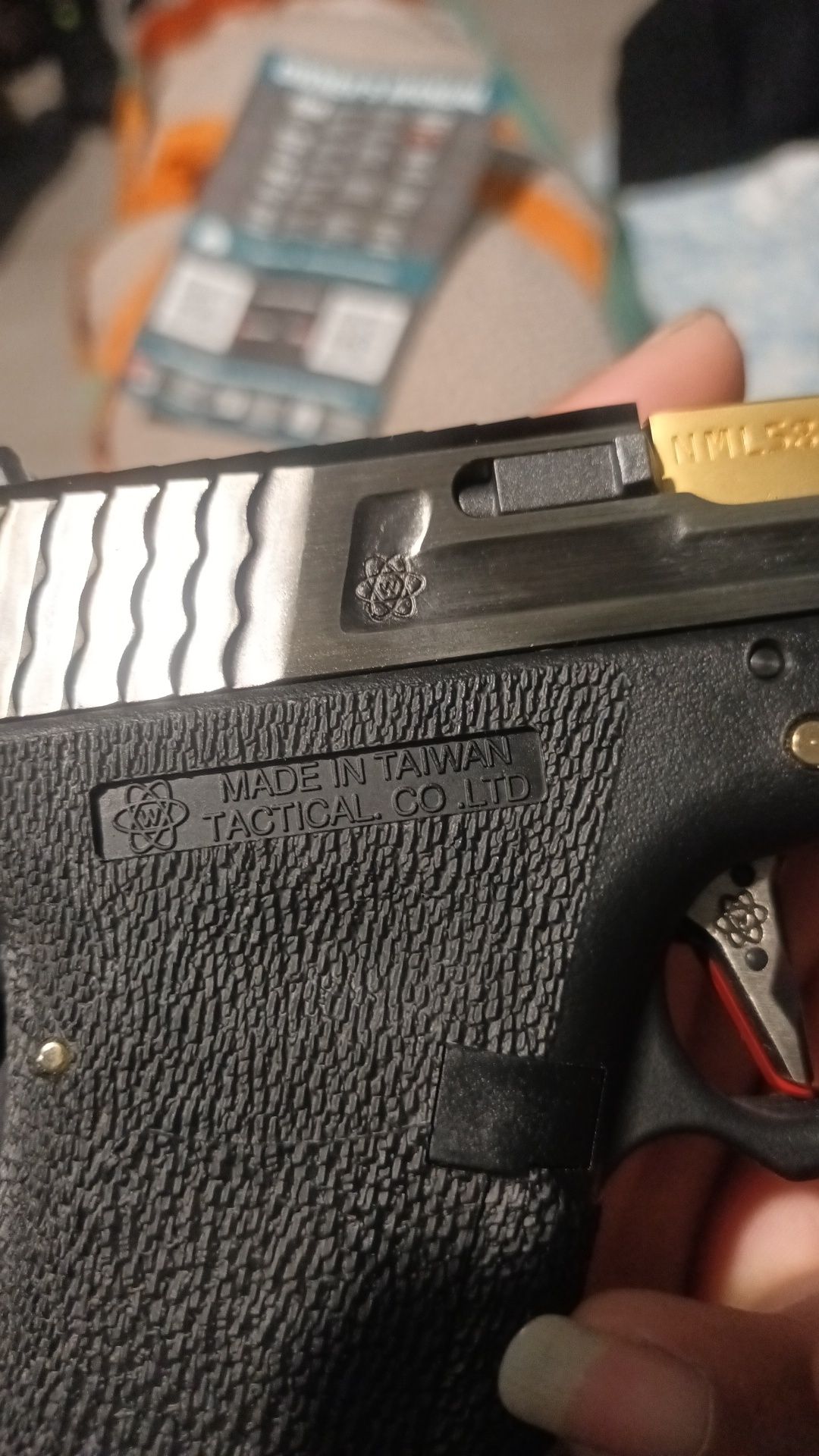 Pistola G17 Glock com detalhe de caveira