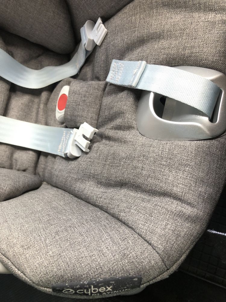 Fotelik Cybex Cloud Platinum z i-size baza