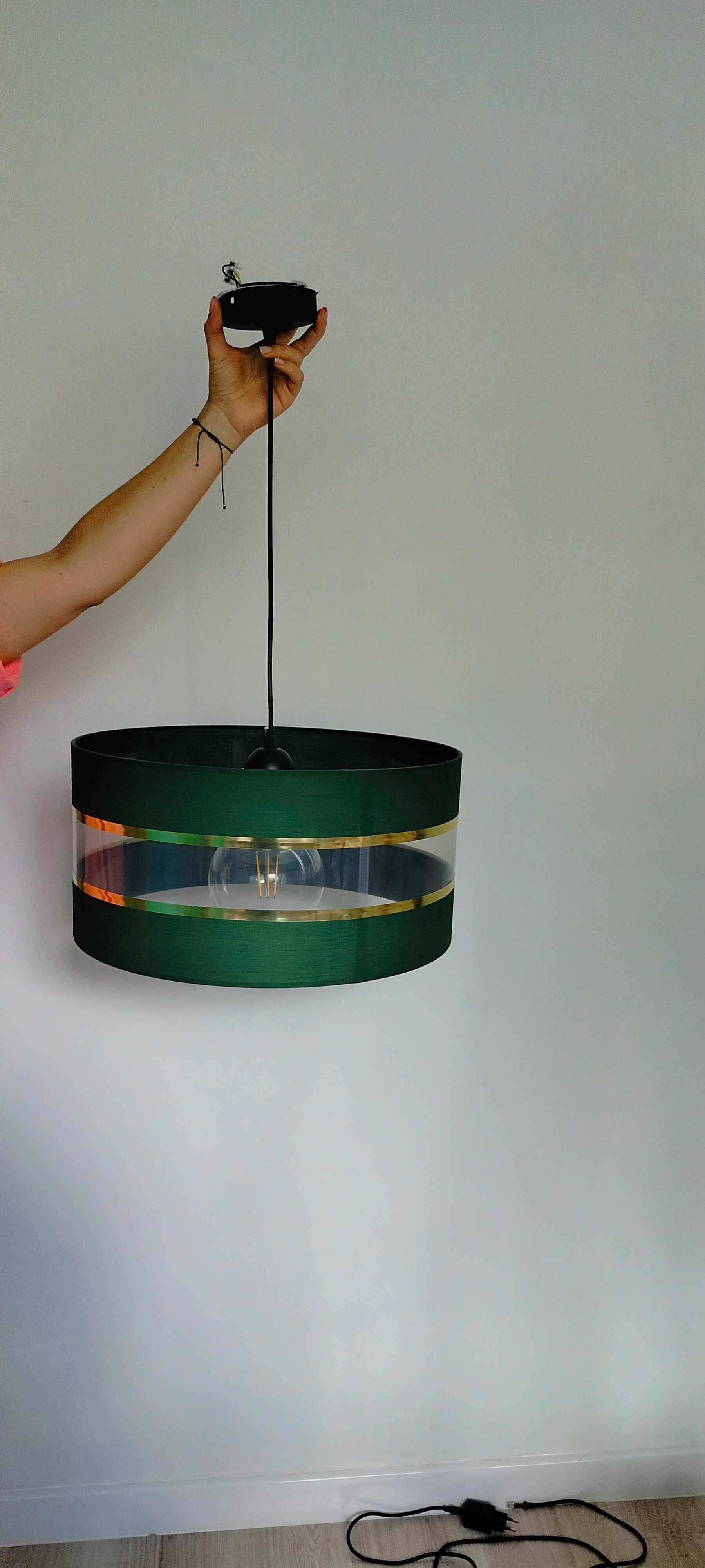 Lampa wisząca z dwoma lampkami nocnymi