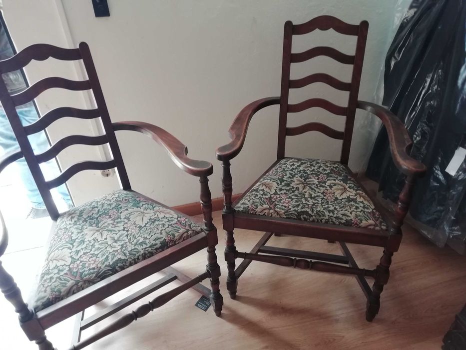 Par de Cadeirões ao estilo Arts and Crafts