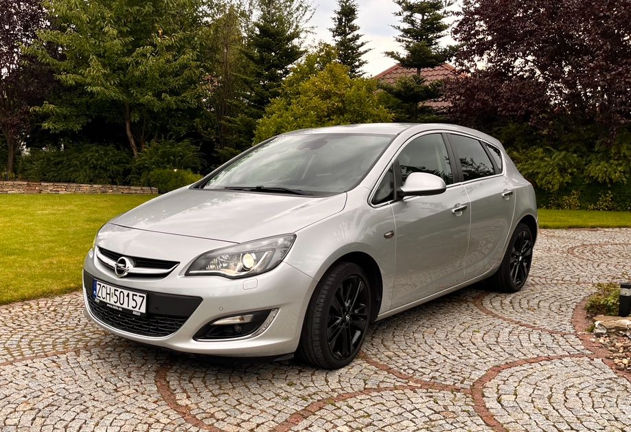 Opel Astra J Cosmo 2013 Lift 1.4T 140km/138tys.km/pdc/tempomat/full