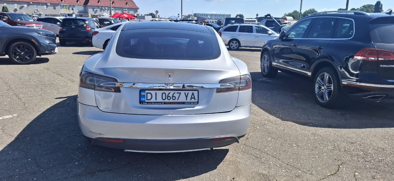 Tesla model S 2012