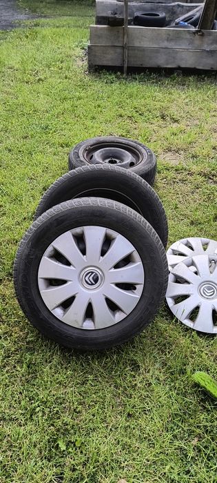 Opony zimowe na felgach stalowych . Citroen 15r