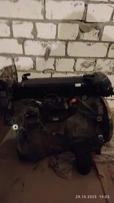 Запчастини двигуна Volvo V50 2005