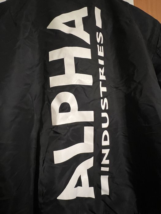 Kurtka Alpha Industries, FLYERS napis, logo CZARNA ciekawy model