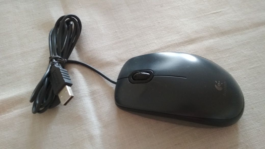 Logitech Myszka Przewodowa M100