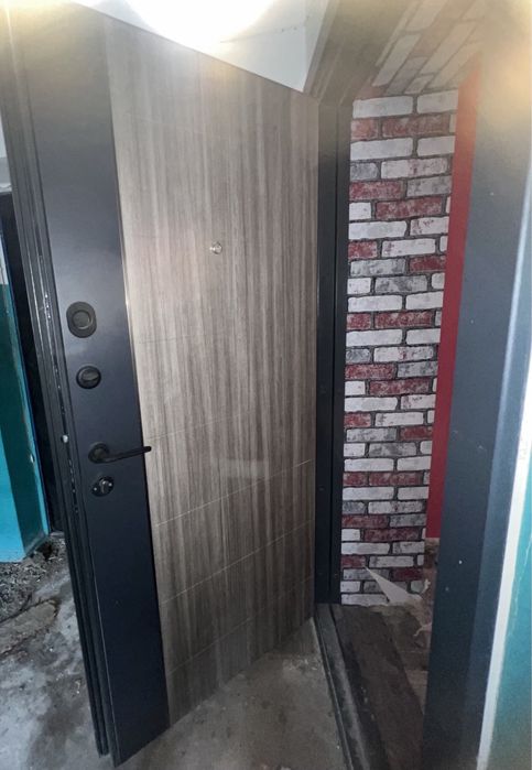 Вхідні двері у відмінному стані