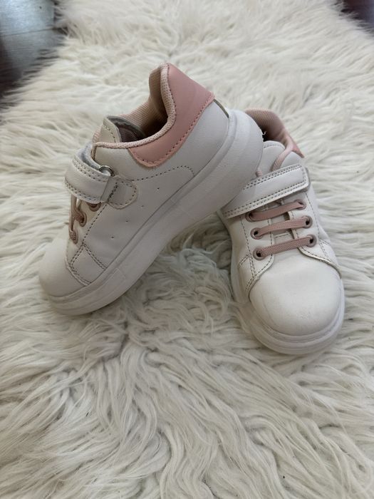 Кросівки для дівчинки