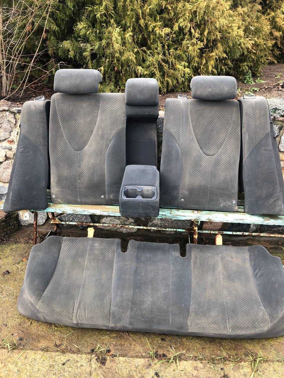 Задний ряд сидений Toyota Camry 40