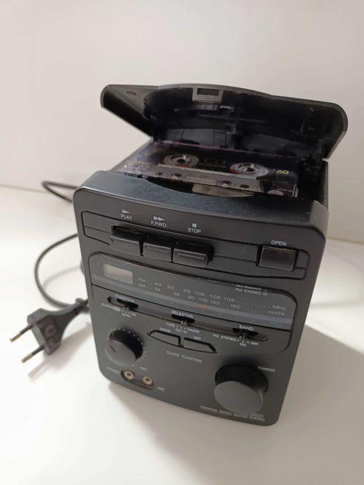 Rádio FM Stereo - Leitor de cassetes - KARAOKE MICRO SOUND SYSTEM
