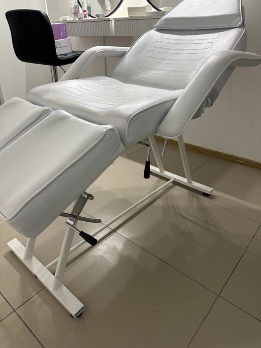 Косметологічна кушетка лежак для масажу та СПА процедур
