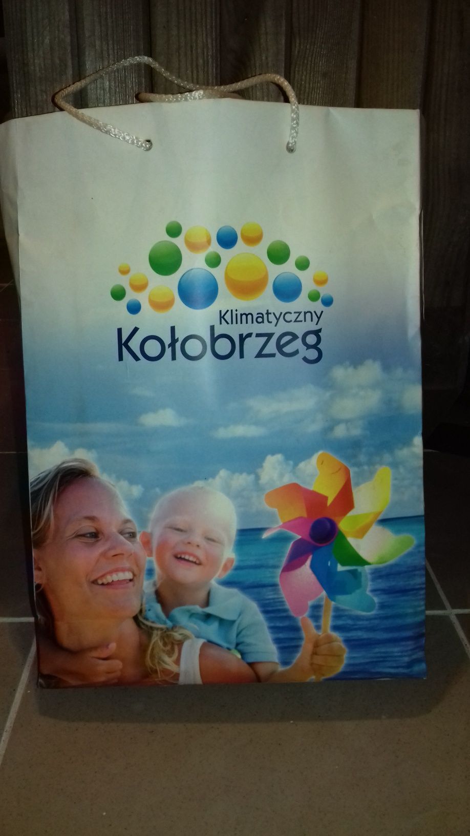 Kołobrzeg ulotki mapy pocztówki pamiątki z miasta