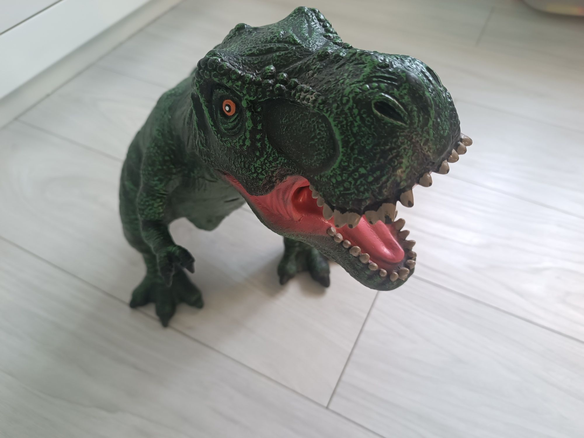Mega duży ogromny dinozaur tirex