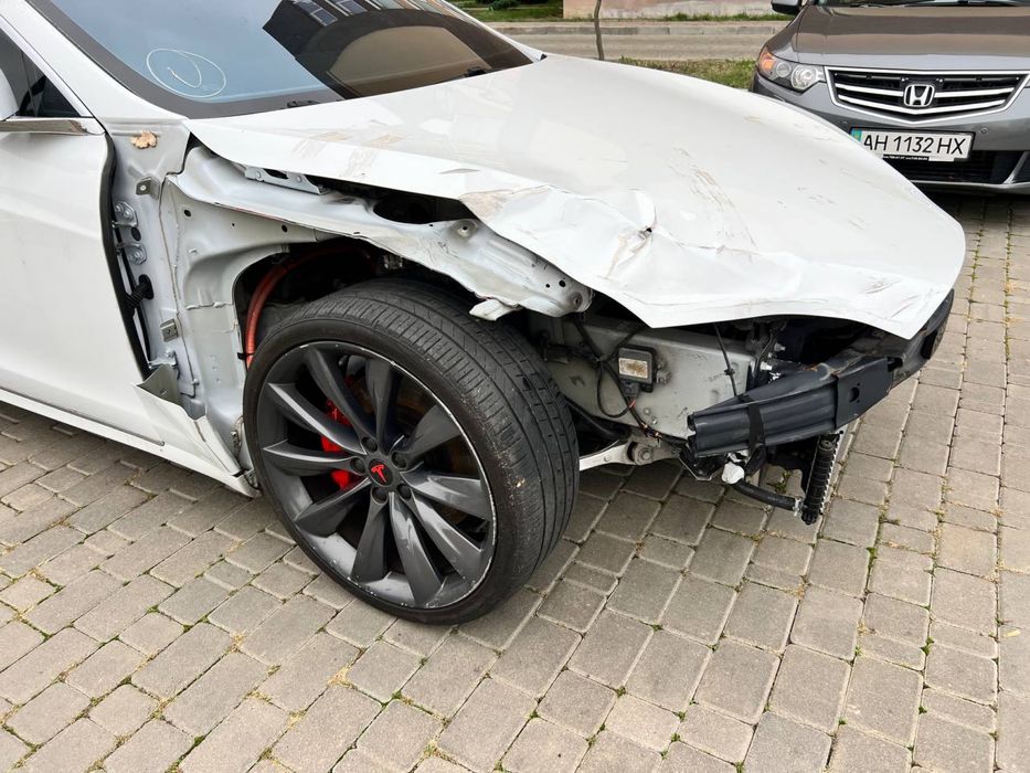 Тесла модел с рестайлинг