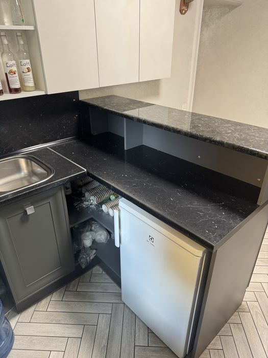 Барна стійка для кавʼярні (з гранітною плитою)