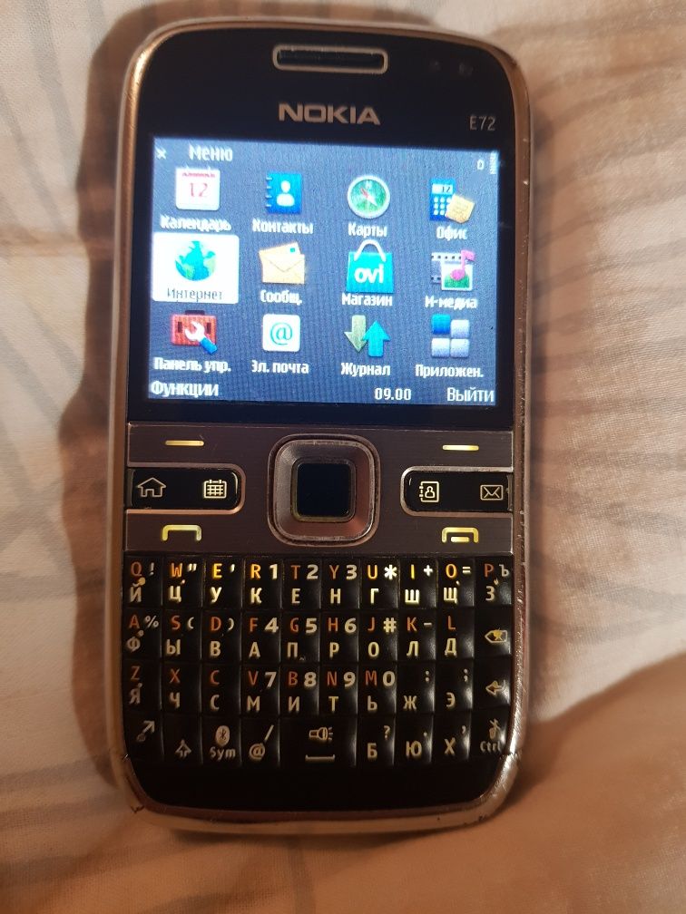 Nokia E72 телефон