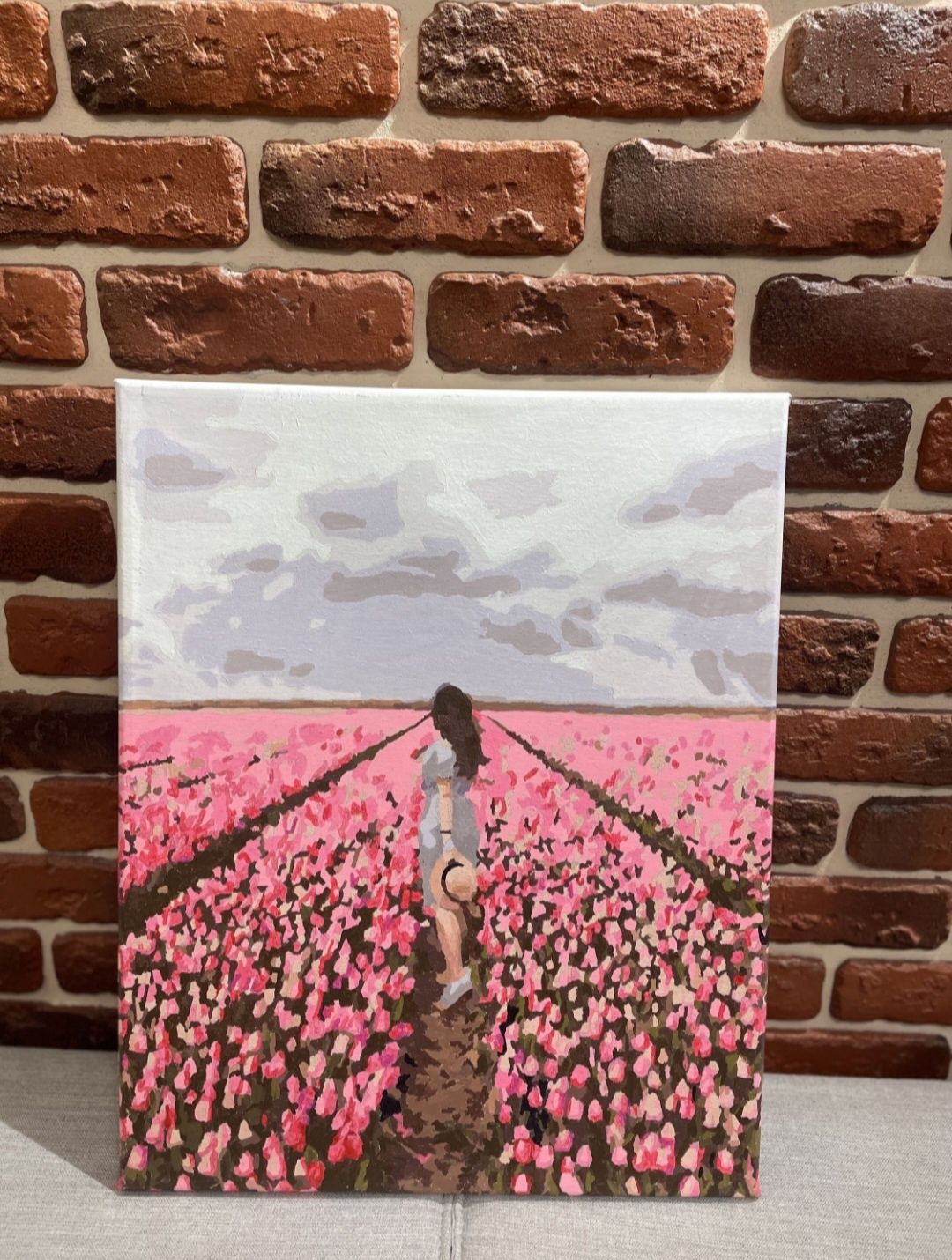 Картина по номерам готовая цветы тюльпаны горы озеро природа девушка
