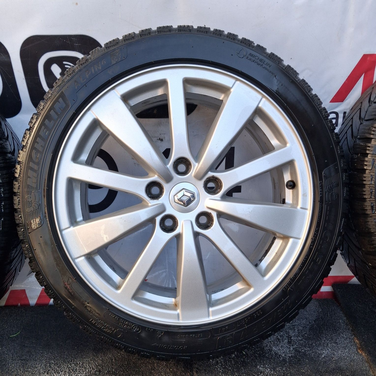 Диски R17 5×114.3 ET47 J7 DIA66.1 225/45/17 renault laguna 3