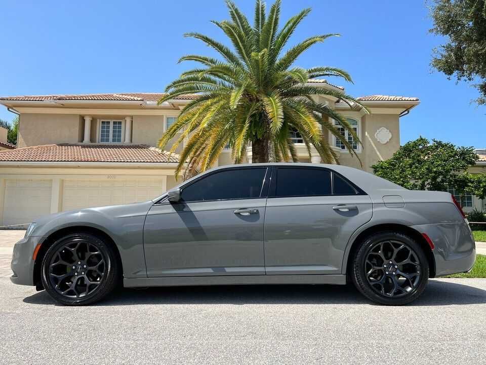 2019 Chrysler 300 Series S