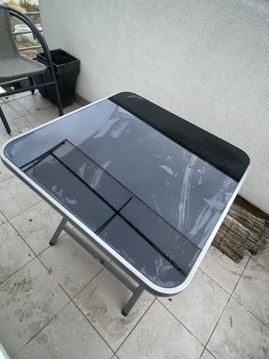 Szklany stolik składany