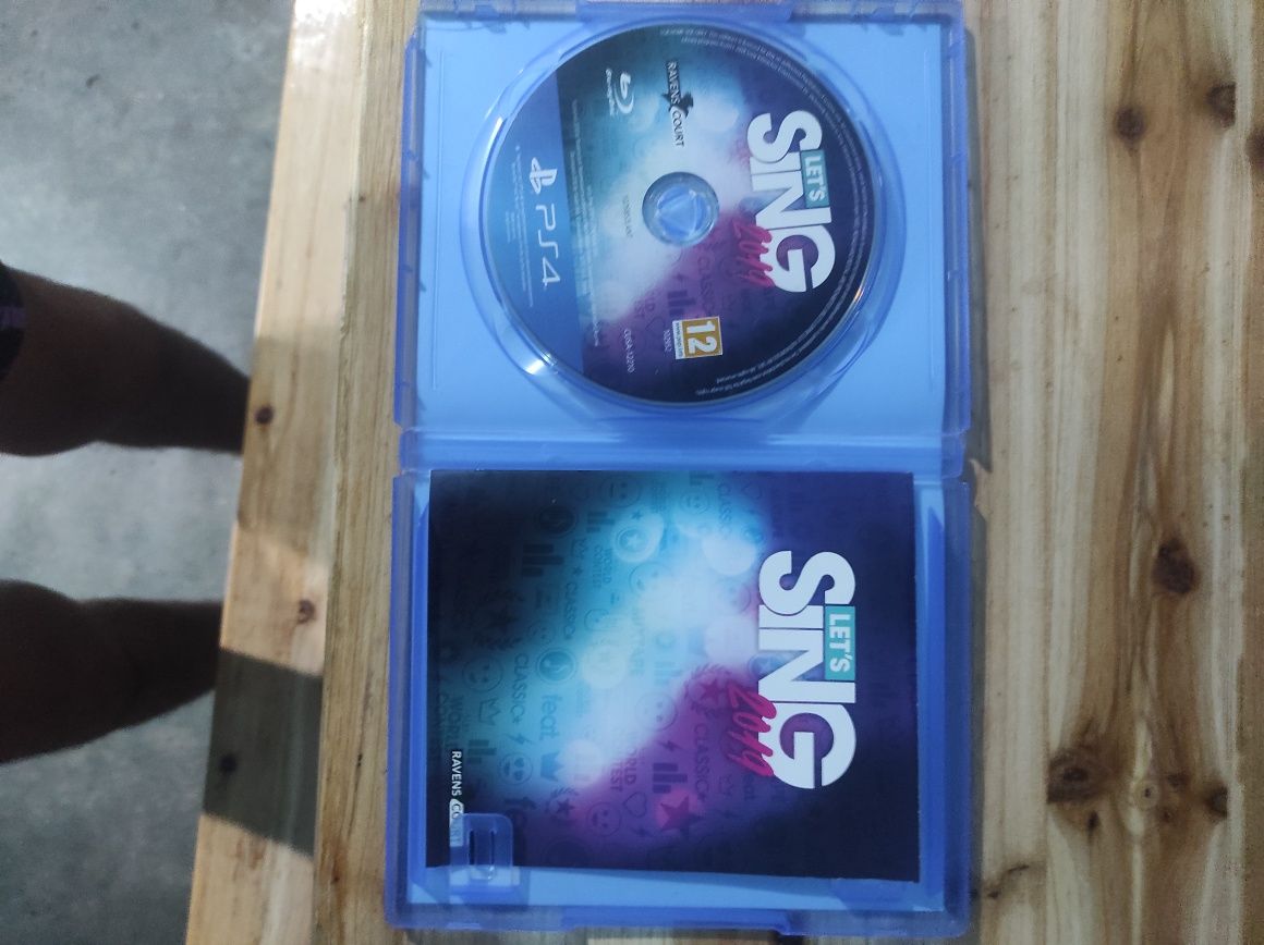 Let's Sing 2017 – PS4  
Jogo de karaoke para PlayStation 4, em ótimo