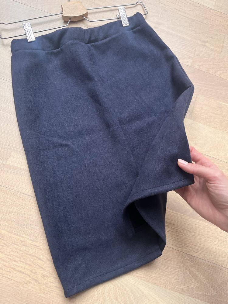 Elegancka granatowa spódniczka a la zamszowa S/36 made in Italy