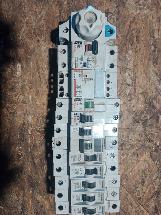 Bezpieczniki Siemens i inne.