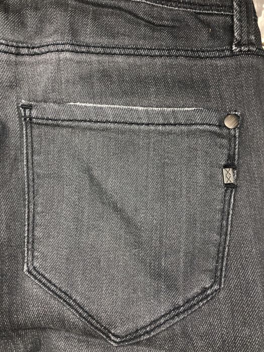 Продам женские  серые джинсы, GENETIC DENIM  оригинал!  клёш . Р. 24