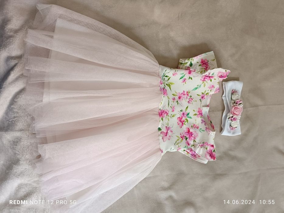 Sprzedam piękną sukieneczkę z opaską