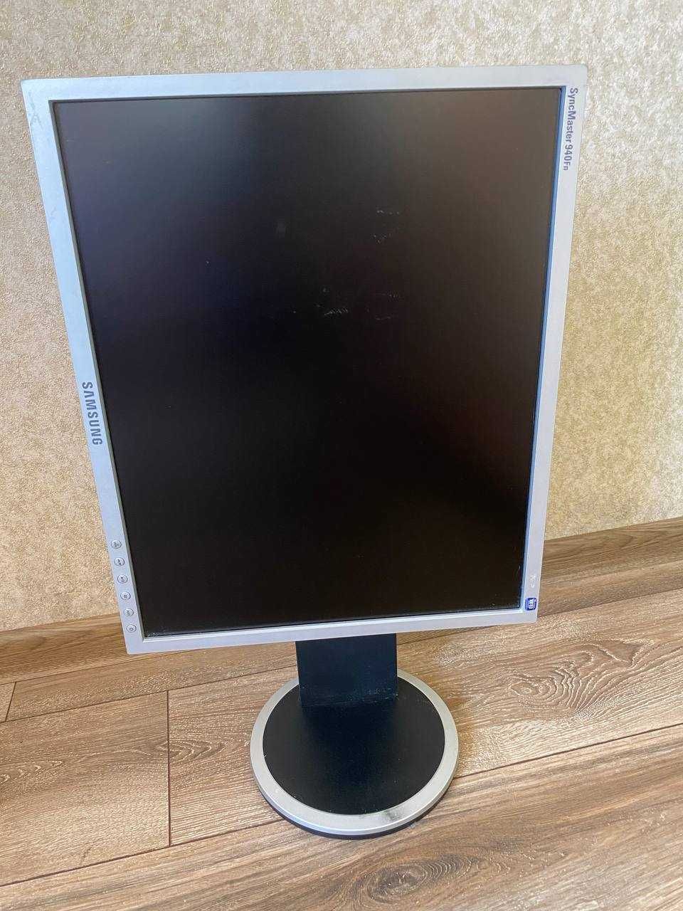 Монитор Samsung SyncMaster 940Fn (19", LCD)