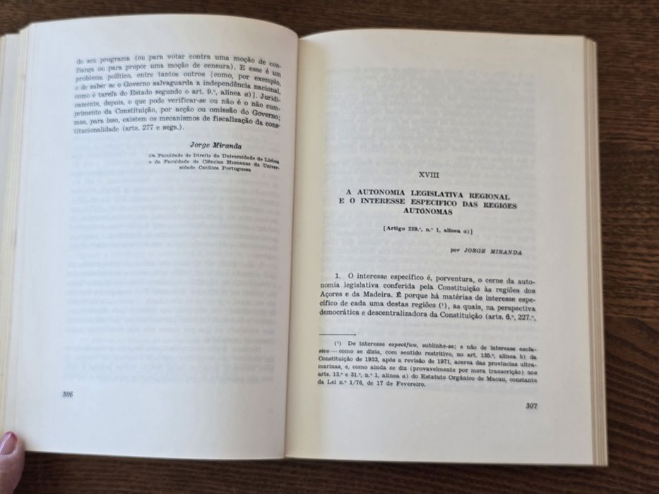 Livros jurídicos / Direito / 1 = 5€ / 10 = 40€