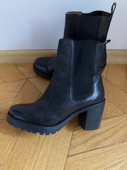 Зимове та осіннє взуття 39-40 розмір