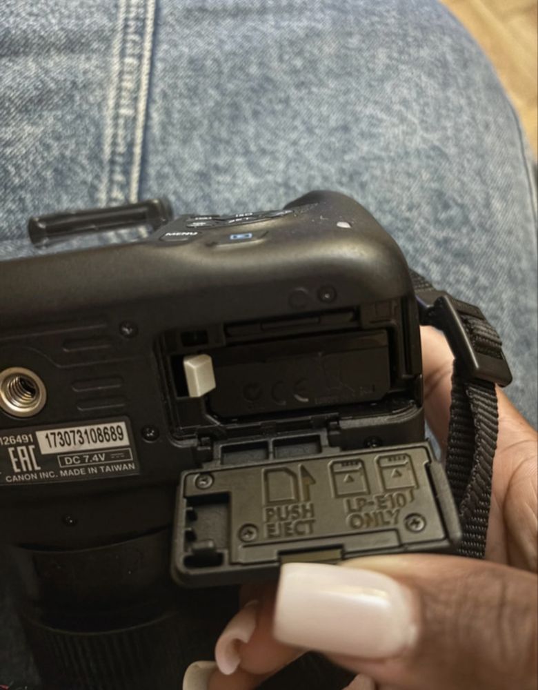 EOS 1200D com bolsa