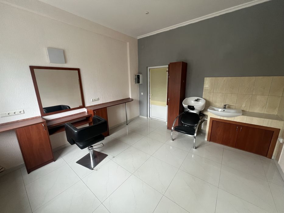 Оренда перукарня косметологія манікюр