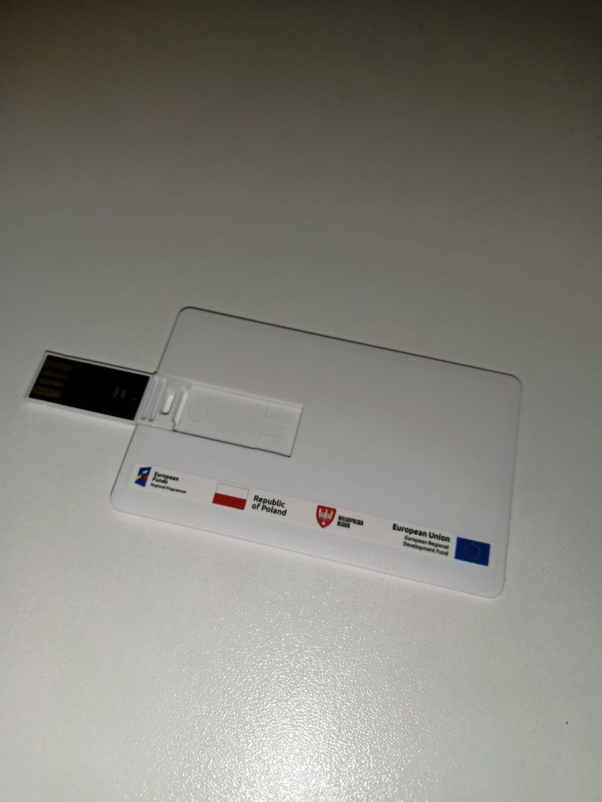 Powerbank Vacoss 5000 mAh slim pendrive 16GB.