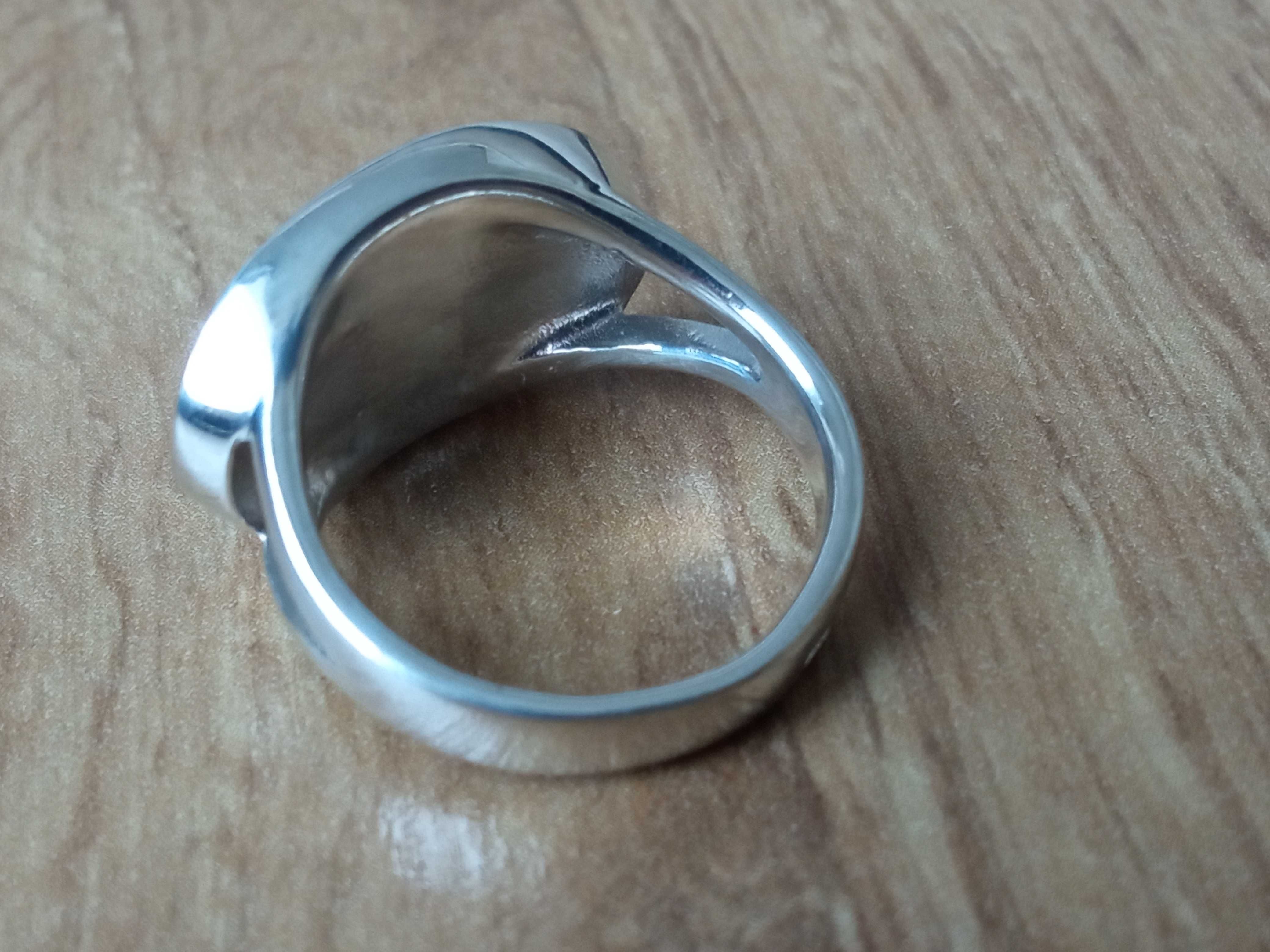 Srebrny pierścionek z masy perłowej biały owalny r 19 7 g s 925