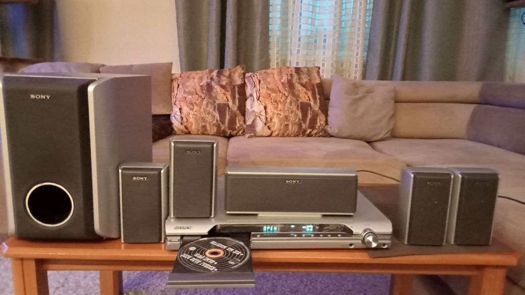 SONY dav-dz110 sprzedaż 300 zł..Funkconuje bez zarzutów.Stan dobry..