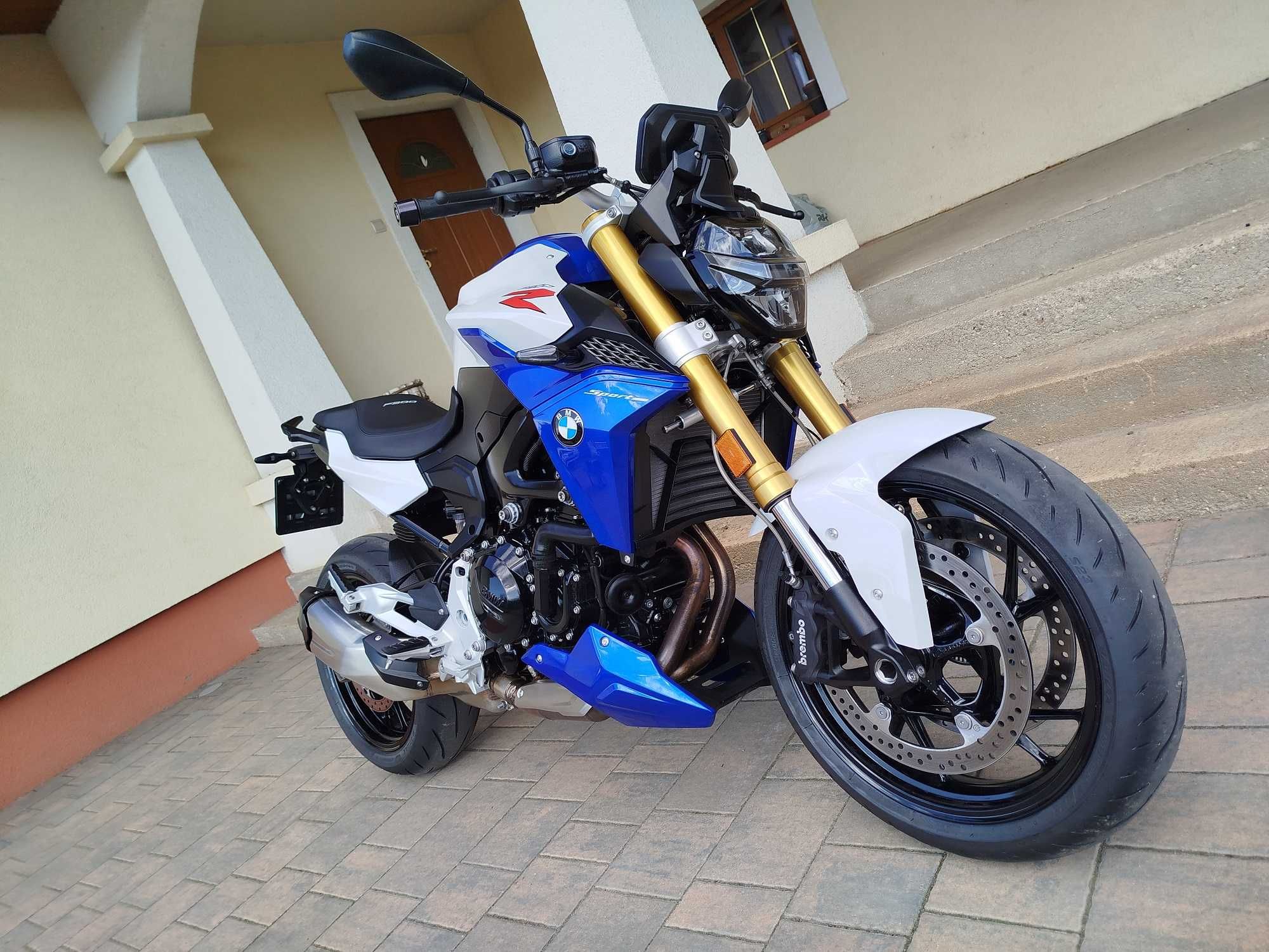 BMW F900 R, rok 2022