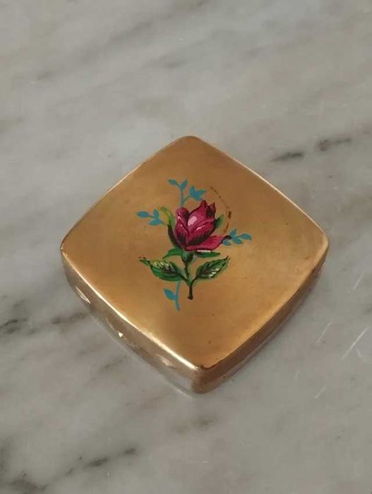 Caixa Cinzeiro Portátil Vintage de Senhora