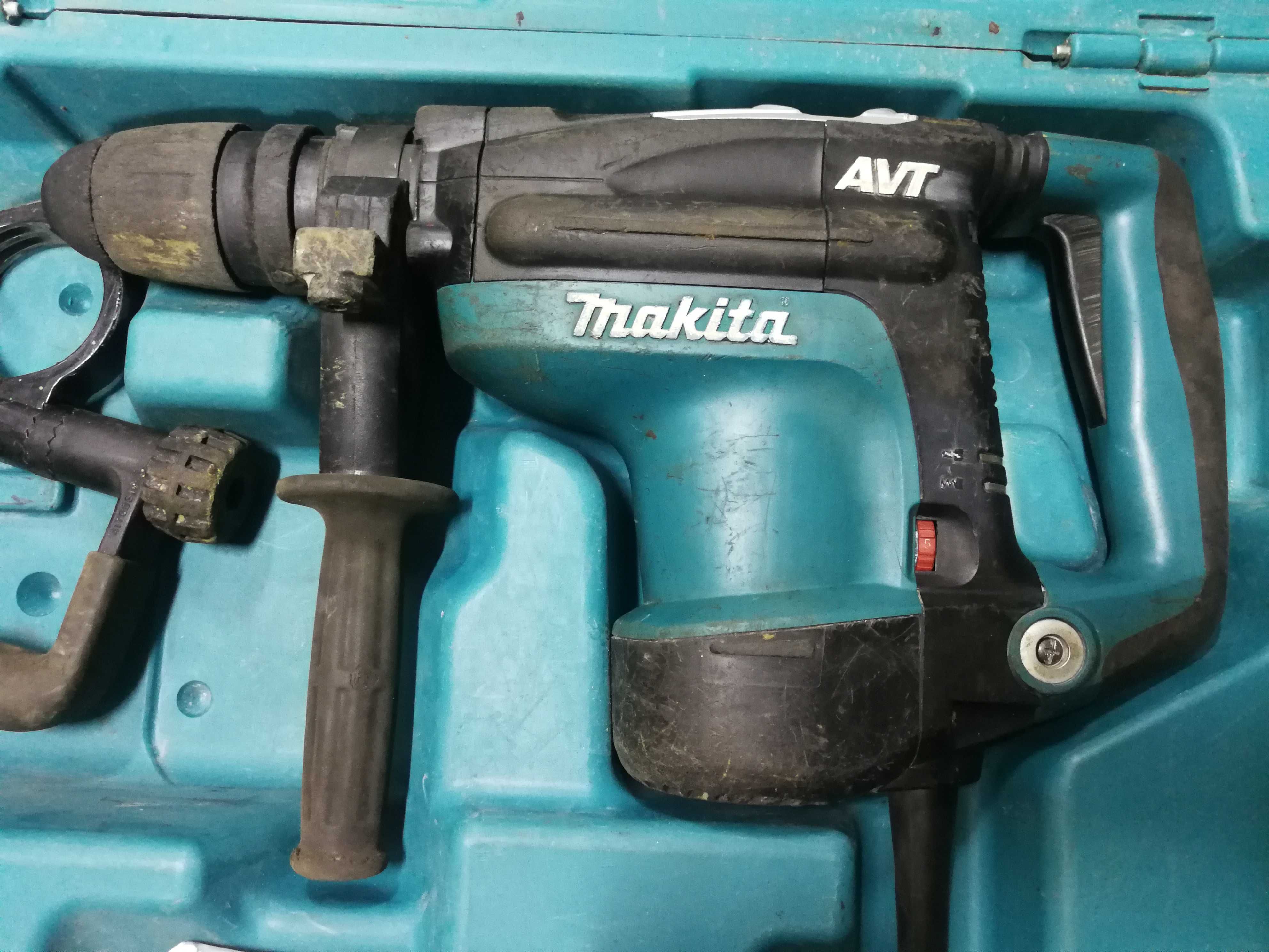 Перфоратор MAKITA HR4011C