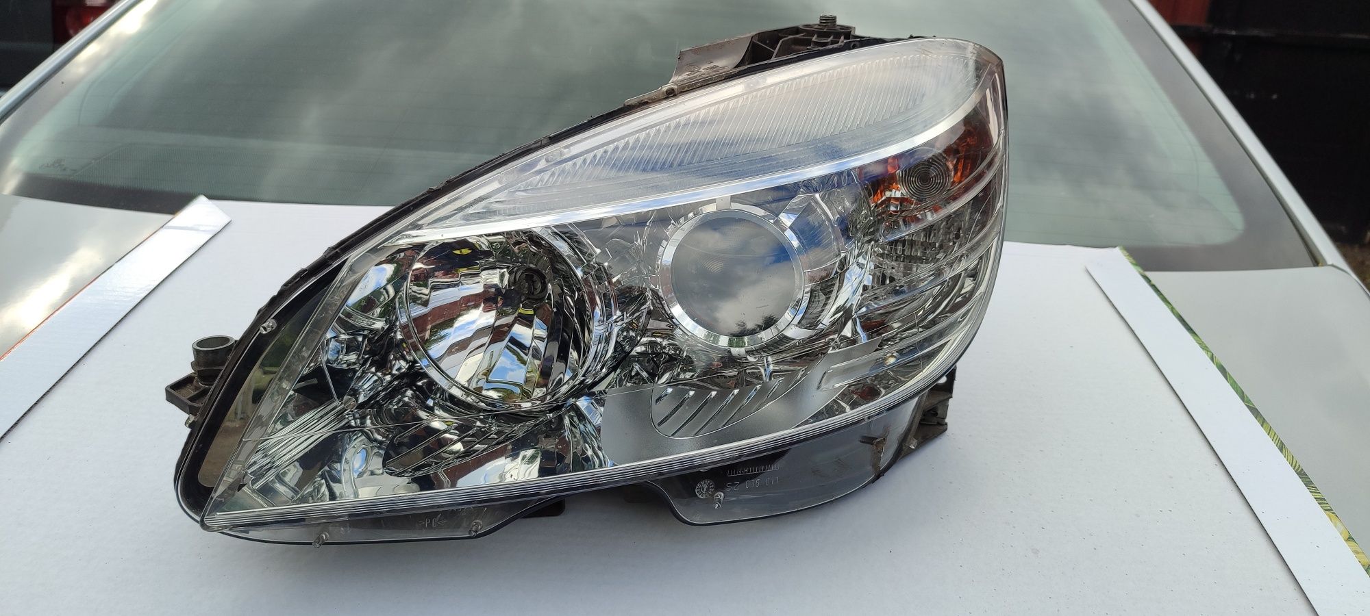 Lampa lewy przód Mercedes W204 C klasa Europa reflektor lewy